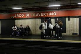 20190411MetroArcodiTravertino