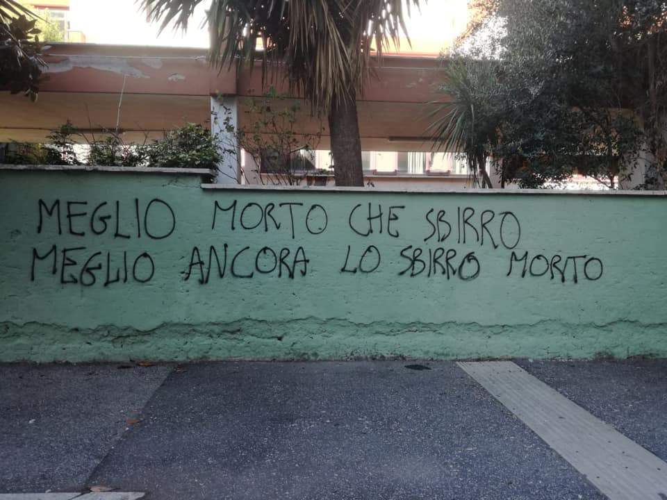 20191009ScritteRazzistePolizziottiII